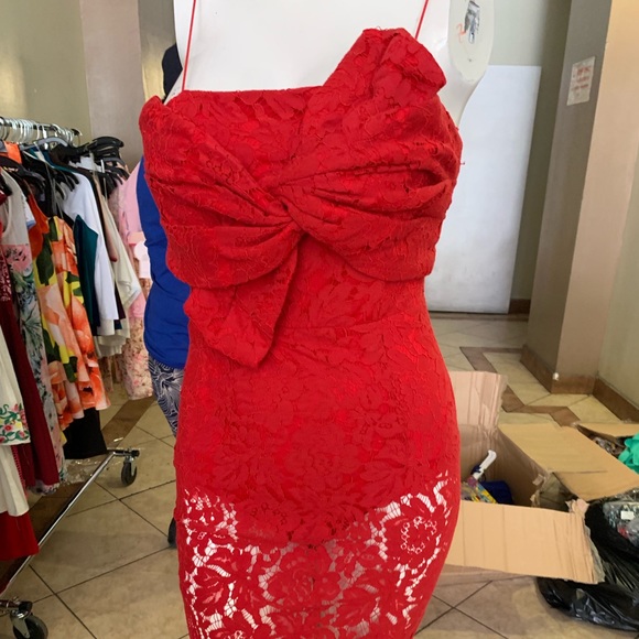 Beautiful red dress - Picture 3 of 5